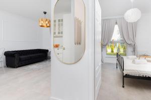 Posteľ alebo postele v izbe v ubytovaní Gdynia Nasypowa Apartments with Parking by Noclegi Renters