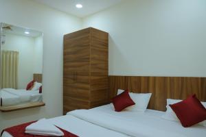 Postel nebo postele na pokoji v ubytování Padma Homes Stay- Luxury Service Apartment 1BHK & 2BHK & 3BHK