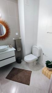 Bilik mandi di Ria Mar Fuzeta Apartments