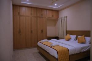 Postel nebo postele na pokoji v ubytování Padma Homes Stay- Luxury Service Apartment 1BHK & 2BHK & 3BHK