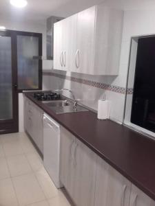 Kuchyň nebo kuchyňský kout v ubytování Vivienda vacacional con garaje Vistas a Mágina