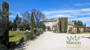 Ogród w obiekcie Gîte Petit Luberon chez Manon en Luberon - Vacation rental in guest house