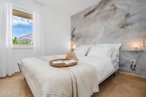 a bedroom with a bed with a wicker basket on it at Villa Lux in Promajna
