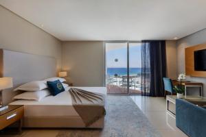Postel nebo postele na pokoji v ubytování Herbert Samuel The Reef Eilat + 31 fotografií