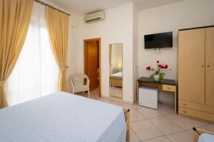 Кровать или кровати в номере Hotel Anna