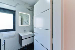 Fotografie z fotogalerie ubytování CROWONDER Adriatic Premium Villa Vodice near the Beach v destinaci Vodice + 51 fotografií