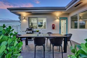 a patio with a table and chairs in front of a house at Oceana @ Casa Del Sol in Fort Lauderdale