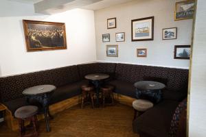 Lounge o bar area sa Masons Arms Amble