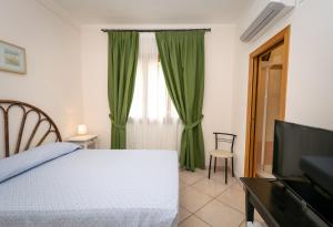 Телевизор и/или развлекательный центр в Hotel Anna