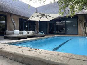 The swimming pool at or close to Simba Safaris African Pride Exotic Lodge
