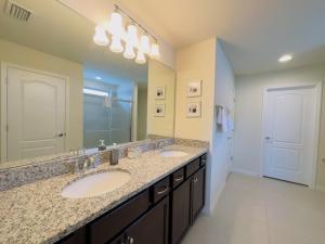 Vannituba majutusasutuses Beautiful Brand New 5 Bed With Pool And Spa 2481 Villa