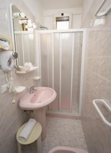Ванная комната в Hotel Anna +37 фотографий