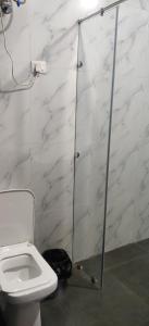HOTEL DEVDAR RESORT的一间浴室