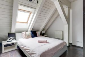 Posteľ alebo postele v izbe v ubytovaní Spacious stylish attic in the heart of the center - Karlovo