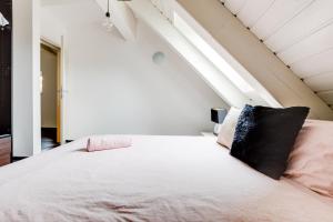 Posteľ alebo postele v izbe v ubytovaní Spacious stylish attic in the heart of the center - Karlovo