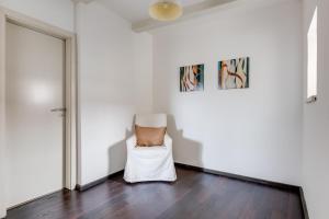 Posedenie v ubytovaní Spacious stylish attic in the heart of the center - Karlovo