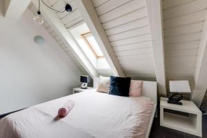 Posteľ alebo postele v izbe v ubytovaní Spacious stylish attic in the heart of the center - Karlovo