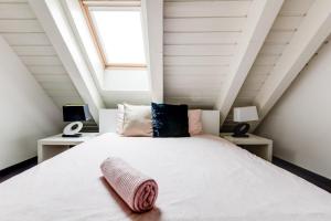 Posteľ alebo postele v izbe v ubytovaní Spacious stylish attic in the heart of the center - Karlovo