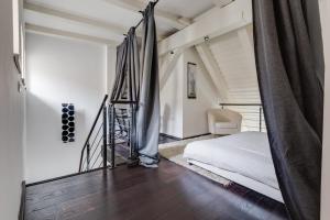 Posteľ alebo postele v izbe v ubytovaní Spacious stylish attic in the heart of the center - Karlovo