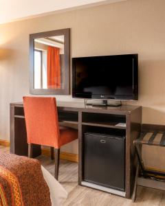 TV a/nebo společenská místnost v ubytování Hotel Crans Montana
