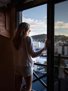 Nespecifikovaný výhled na hory nebo výhled na hory při pohledu z hotelu