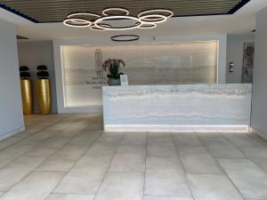 a lobby with a reception desk and a chandelier at Berks Luxury Serviced Apartments , free parking, free Gym and free wifi in Bracknell