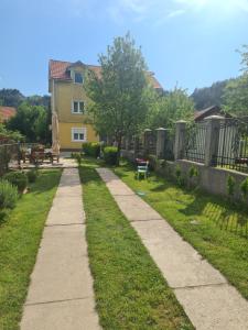 Zahrada ubytování Lučić GUESTHOUSE