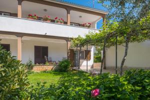 Ein Garten an der Unterkunft Apartment Kazalac Green Oasis