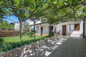 Ein Garten an der Unterkunft Apartment Kazalac Green Oasis