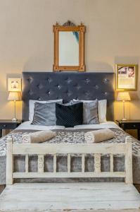 Postel nebo postele na pokoji v ubytování SUPER CHIC with Balcony