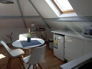 a kitchen with a table and chairs and a window at Charmant cocon à Malo-les-bains in Dunkerque