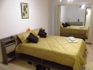 מיטה או מיטות בחדר ב-The Valley Maisonette with private pool in M'scala