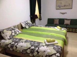 מיטה או מיטות בחדר ב-The Valley Maisonette with private pool in M'scala