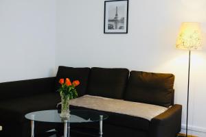 Zdjęcie z galerii obiektu Charming apartment very close to the City CENTER w Paryżu