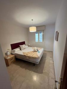Posteľ alebo postele v izbe v ubytovaní Maravilloso apartamento en primera linea de playa con vistas al mar en Caleta de Vélez 2 C
