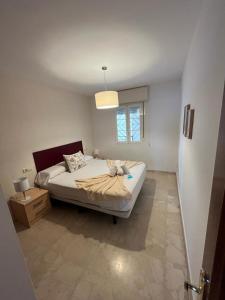 Posteľ alebo postele v izbe v ubytovaní Maravilloso apartamento en primera linea de playa con vistas al mar en Caleta de Vélez 2 C