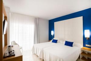Posteľ alebo postele v izbe v ubytovaní Ibersol Torremolinos Beach