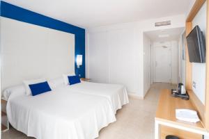 Posteľ alebo postele v izbe v ubytovaní Ibersol Torremolinos Beach