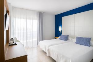 Posteľ alebo postele v izbe v ubytovaní Ibersol Torremolinos Beach