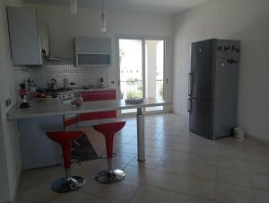 a kitchen with a counter and a refrigerator at Villa Gelsemium in Siracusa
