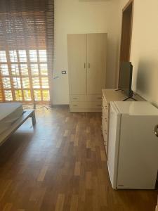 a room with a desk with a tv on top of it at Camere Lorenzo in Porto Cesareo
