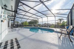 Casa kissimmee A MINUTOS DE DISNEY y piscina privada tesisinde veya buraya yakın yüzme havuzu