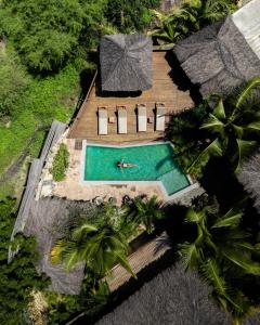 an overhead view of a swimming pool on a resort at Villa Del Sol in Máncora