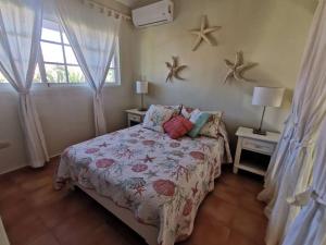 Postel nebo postele na pokoji v ubytování Cosy and beautiful apartment in Cocotal golfresort
