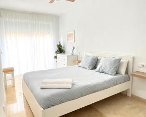Postel nebo postele na pokoji v ubytování Apartamento dúplex 6 personas en zona tranquila CALPE + 27 fotografií