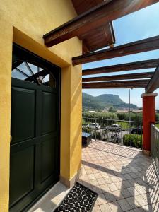 a green garage door on a house with a view at Apartment-Rosella Garda in Garda