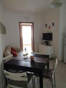 A television and/or entertainment centre at La casa di Ieia