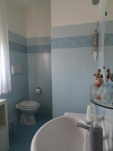 A bathroom at La casa di Ieia