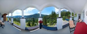 A general mountain view or a mountain view taken from a szállodákat