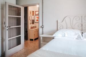 En eller flere senge i et værelse på SM Hospitality WYBICKI